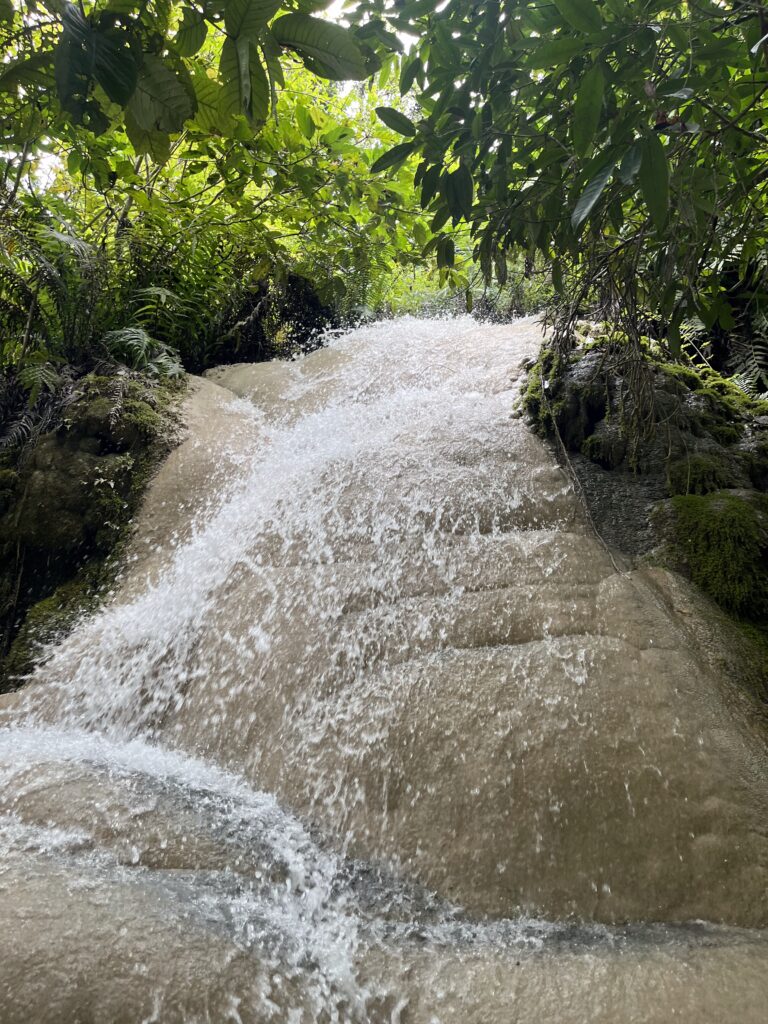 Sticky Waterfalls, neue Nägel & Nachtmarkt
