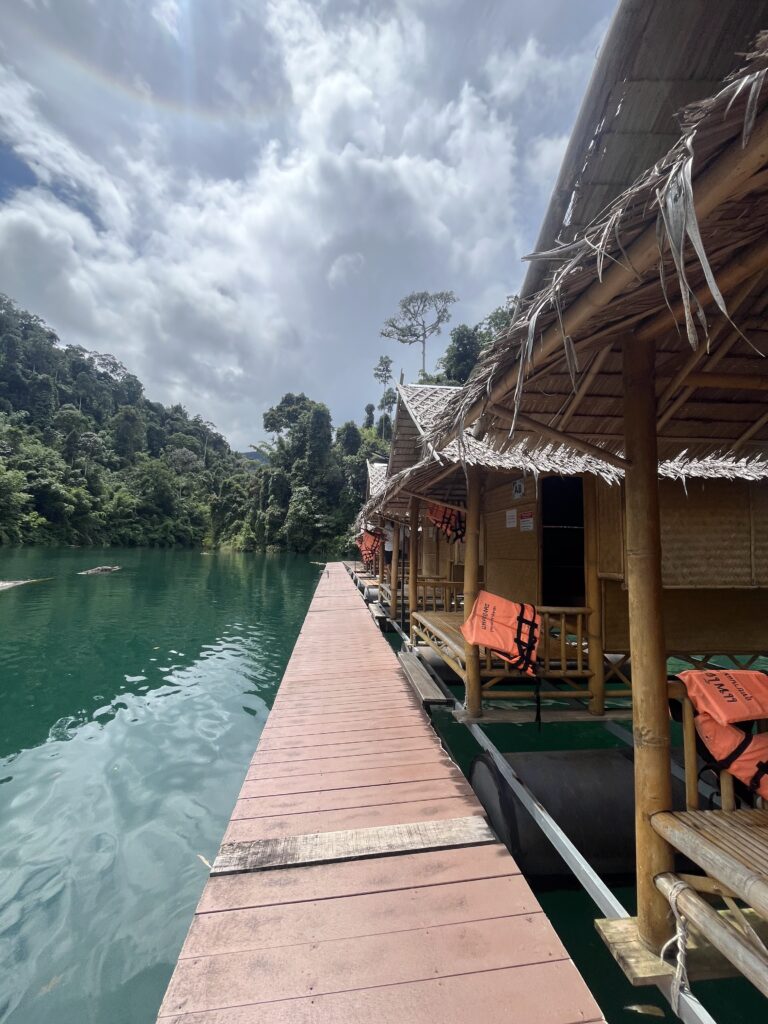 Tag im Khao-Sok-Nationalpark – Abenteuer, Blutegel & Heribert die Kakerlake